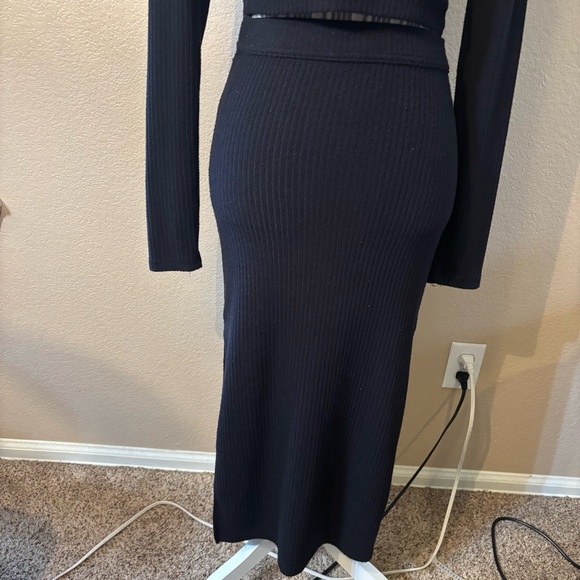 Abercrombie & Fitch Skirt Set S/M
Black Ribbed Wrap Crop Top & Maxi Skirt Stretc - Picture 4 of 16